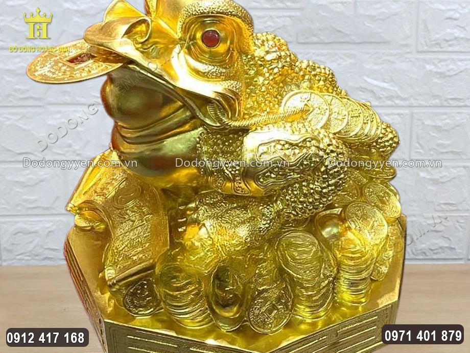 To&agrave;n bộ bề mặt được mạ v&agrave;ng 24K sang trọng